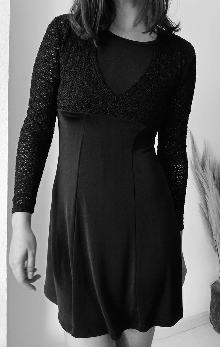 Petite robe noire t38 Psychofripes