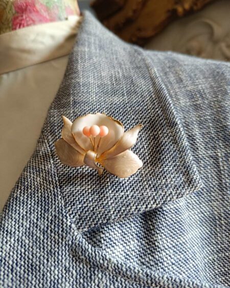 broche fleurs nacrée