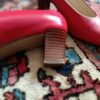 escarpins en cuir rouge vintage