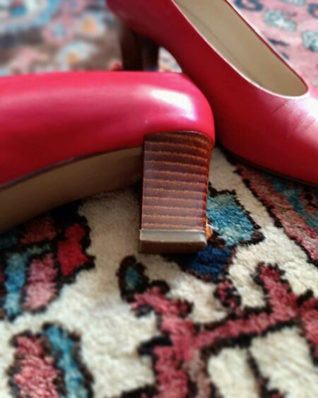 escarpins en cuir rouge vintage