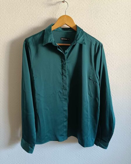 Chemisier satin vert fluide t40
