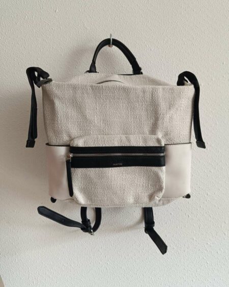 Sac à Dos et main Parfois