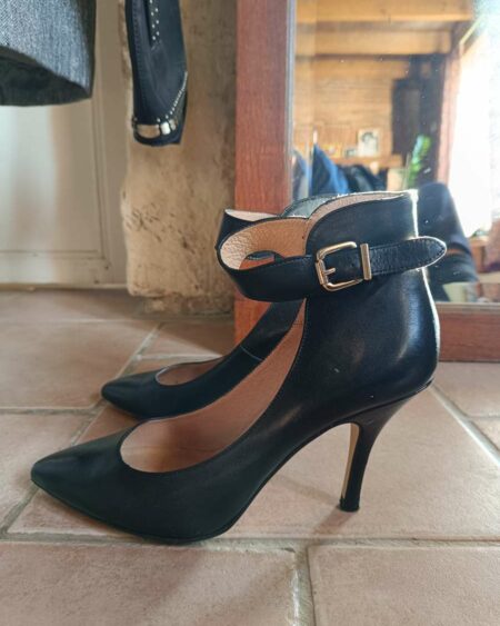 Escarpins noirs bride cheville P39