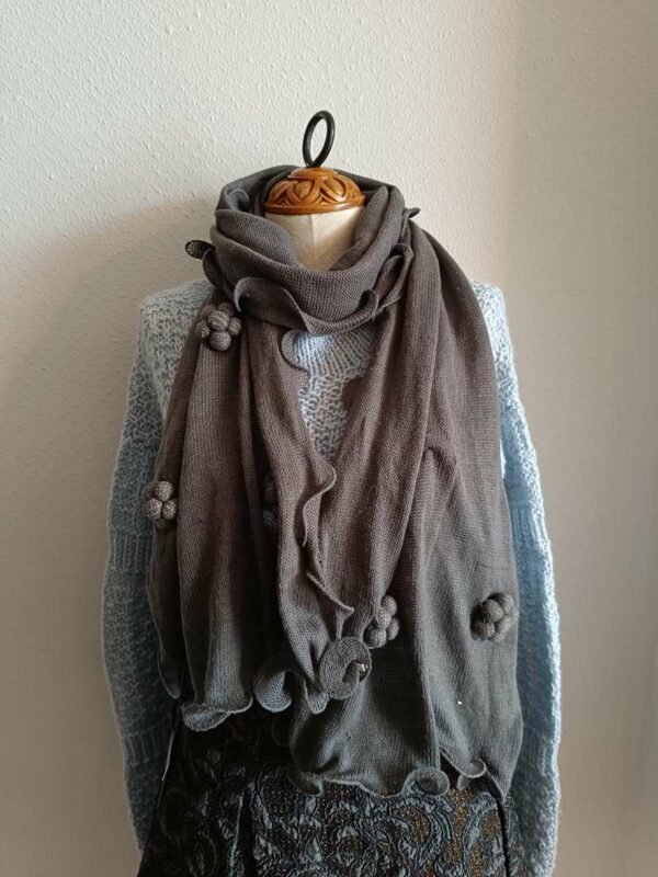 Écharpe grise – Belle longueur – Très bon état