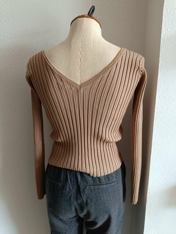 Pull beige col V en maille – Taille 38