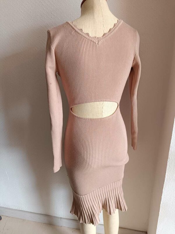 Robe pull ajustée – Ouverte dans le dos – Taille 36/38
