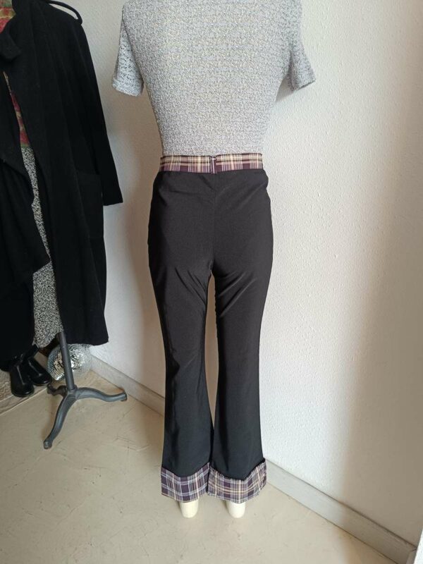Pantalon vintage Y2K noir à carreaux violets – Taille 40