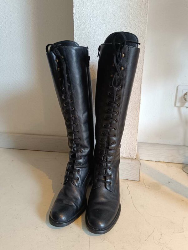 Bottes en cuir noir – Talon 7,5 cm Prix : 29 €