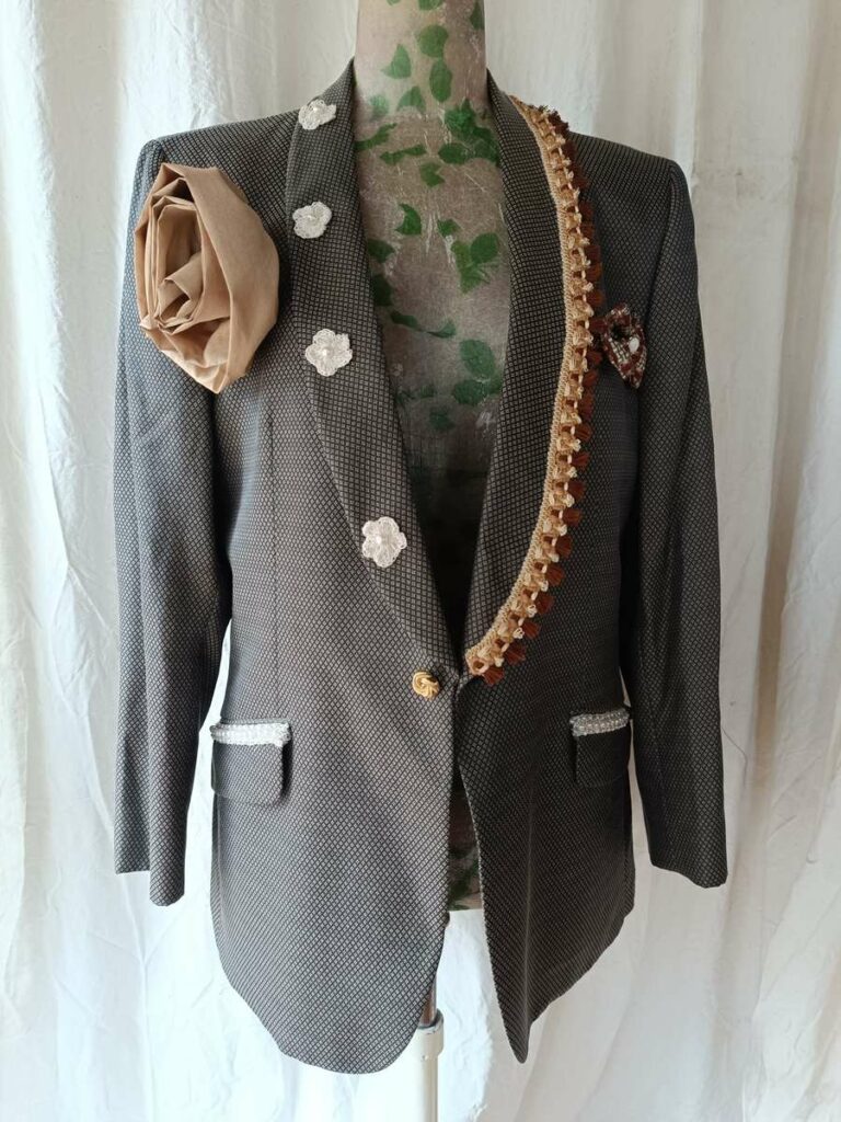 Blazer upcyclé Paul Smith – Fleurs crochet & détails perlés Taille-42