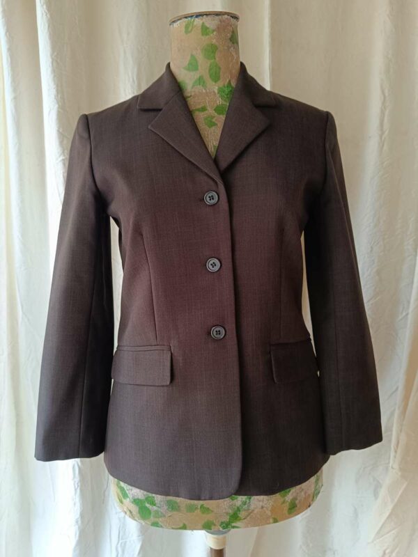 Blazer gris upcyclé dos ouvert – Nœud satiné bordeaux
