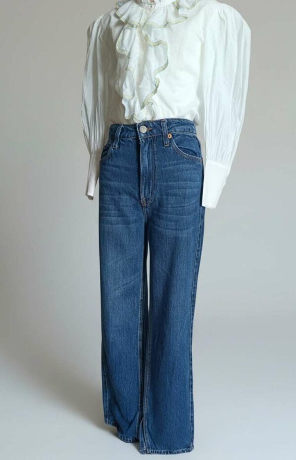 État : Très bon état Couleur : Jean Matière : Coton Taille indiquée : 34 ✔️ Basique revisité avec détail fendu ✔️ Confortable et facile à associer ✔️ Petit prix