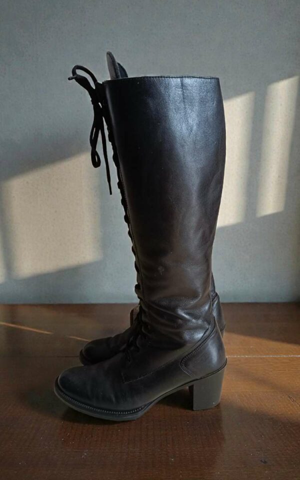 Bottes en cuir noir – Talon 7,5 cm Prix : 29 €