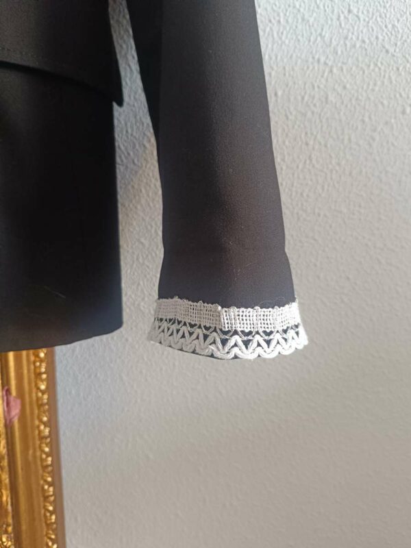 Blazer noir upcyclé avec dentelle – Taille 40