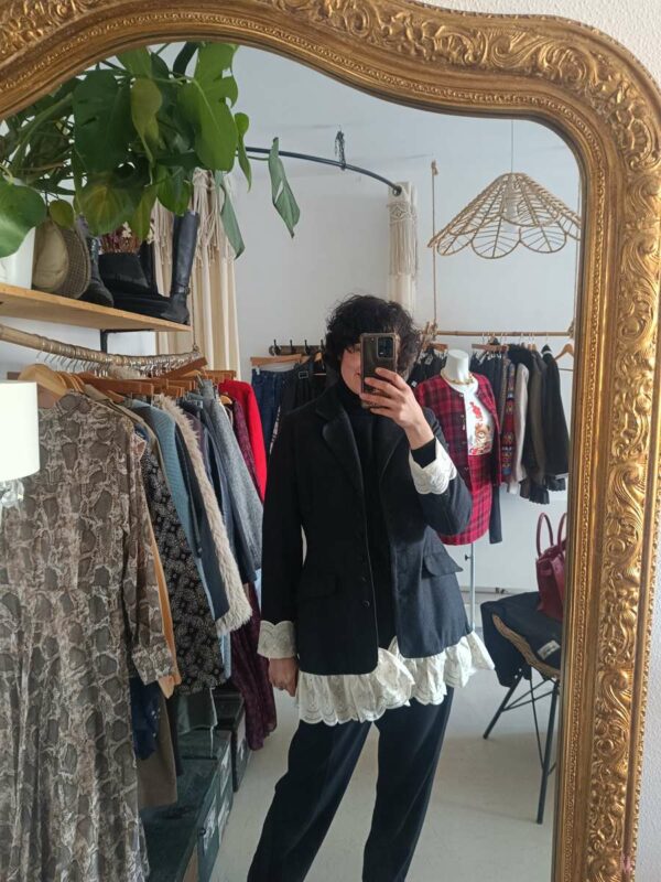 Blazer vintage en laine upcyclé avec dentelle broderie anglaise