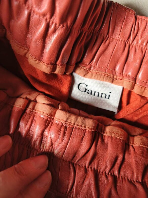 Mini-short en cuir orange Ganni – Taille 38