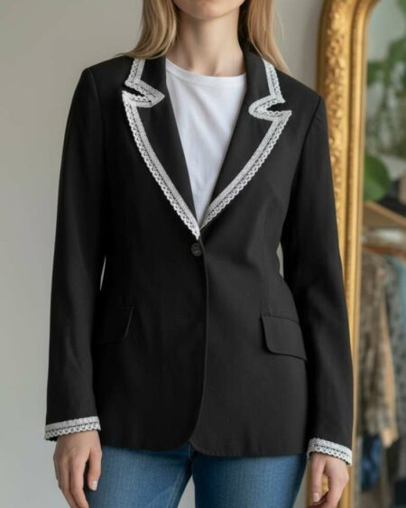 Blazer noir upcyclé avec dentelle – Taille 40