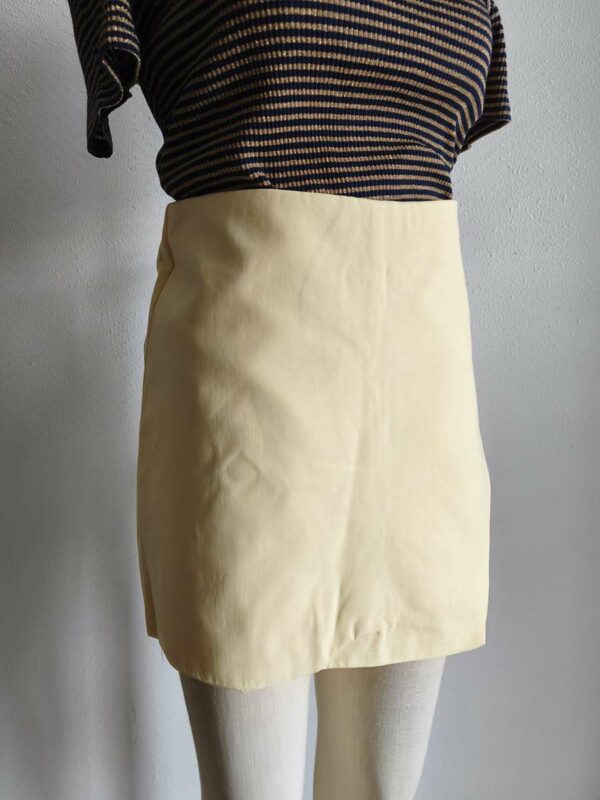 Jupe-short jaune pastel Peace N’ Love taille 36 neuve avec étiquette