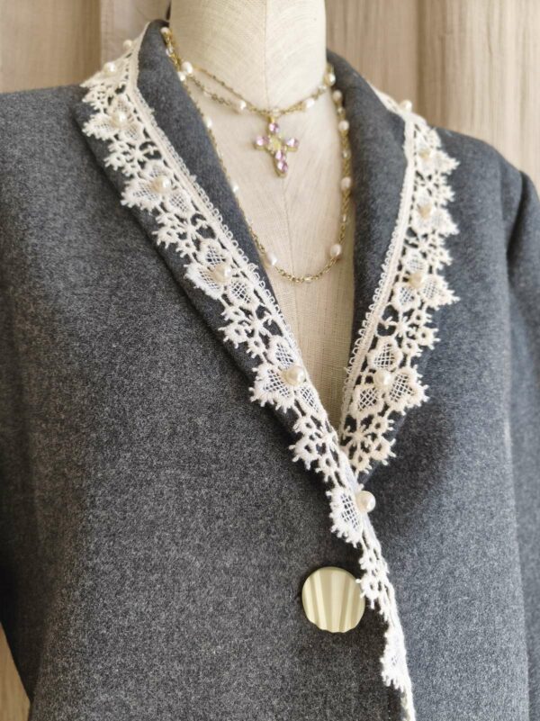 Blazer upcyclé laine dentelle & perles – Rose & Marie – Taille 42