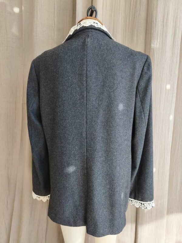 Blazer upcyclé laine dentelle & perles – Rose & Marie – Taille 42