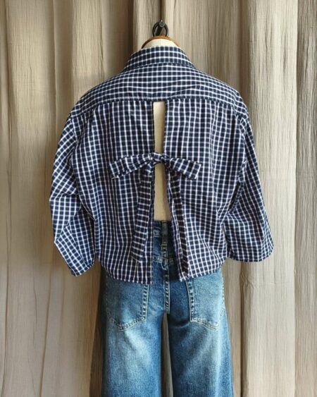 Chemise upcyclée carreaux bleu marine dos ouvert – Rose & Marie Essentiel – Taille 40