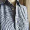 Chemise upcyclée carreaux bleu marine dos ouvert
