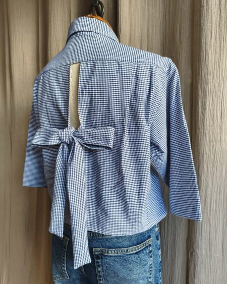 Chemise upcyclée carreaux bleu marine dos ouvert
