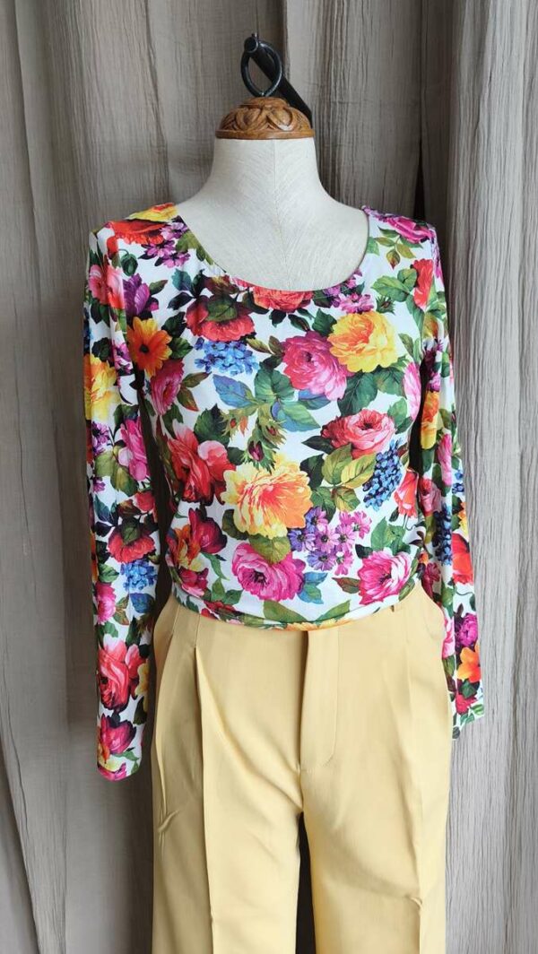 Top fleuri col carré – taille 36/38 – manches longues