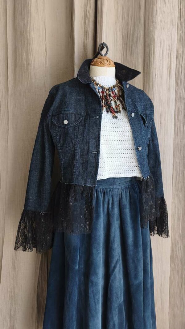 Veste en jean upcyclée Rose & Marie – Taille 38 – Création unique