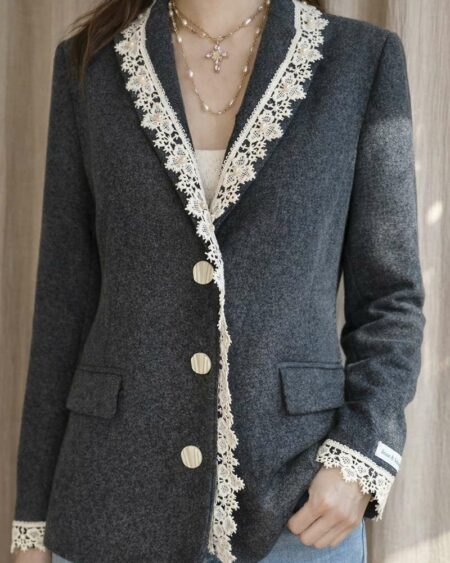Blazer upcyclé laine dentelle & perles – Rose & Marie – Taille 42
