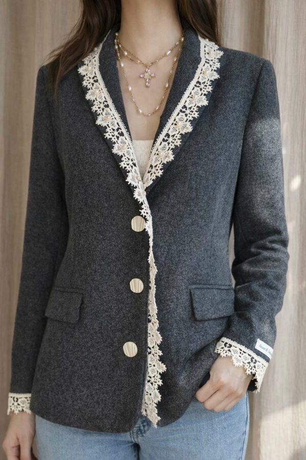 Blazer upcyclé laine dentelle & perles – Rose & Marie – Taille 42