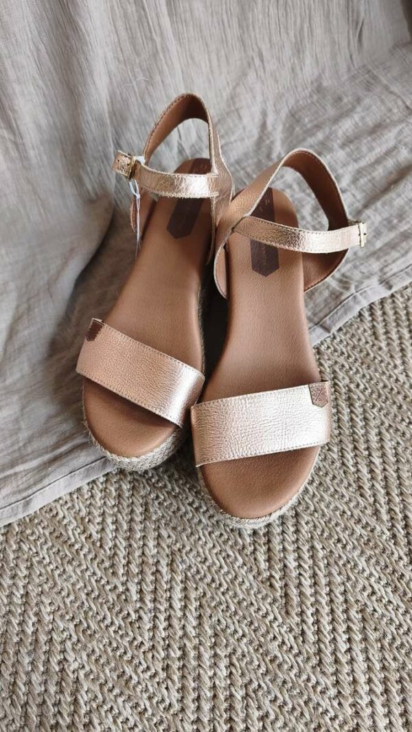 Sandales compensées cuir doré – pointure 39 – plateforme