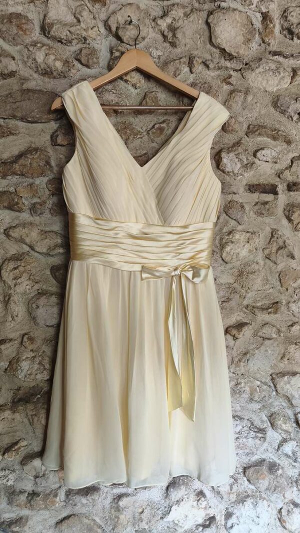 Robe cérémonie jaune pastel T42 — 14€
