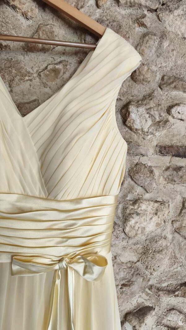 Robe cérémonie jaune pastel T42 — 14€