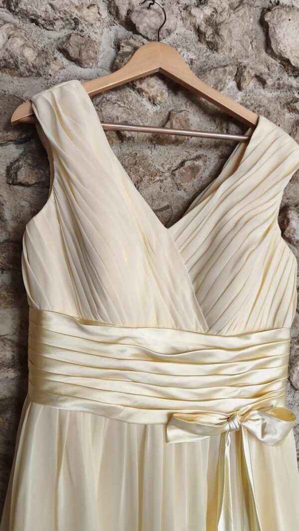 Robe cérémonie jaune pastel T42 — 14€