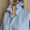 Chemise Collerette Vichy Bleu Ciel – Taille 36 à 42 – Collection Les Héritières