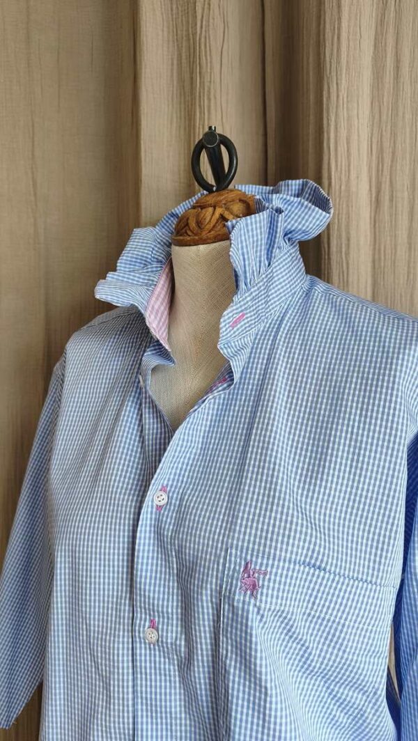 Chemise Collerette Vichy Bleu Ciel – Taille 36 à 42 – Collection Les Héritières