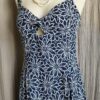 Robe dos ouvert bleu marine et blanc à motif floral – Taille 36