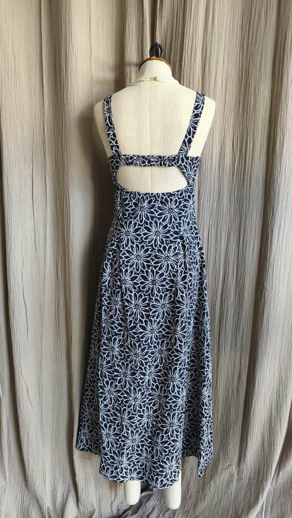 Robe dos ouvert bleu marine et blanc à motif floral – Taille 36