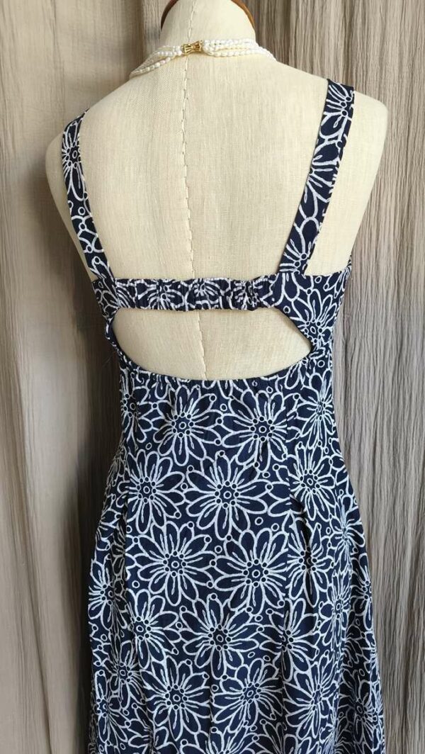 Robe dos ouvert bleu marine et blanc à motif floral – Taille 36
