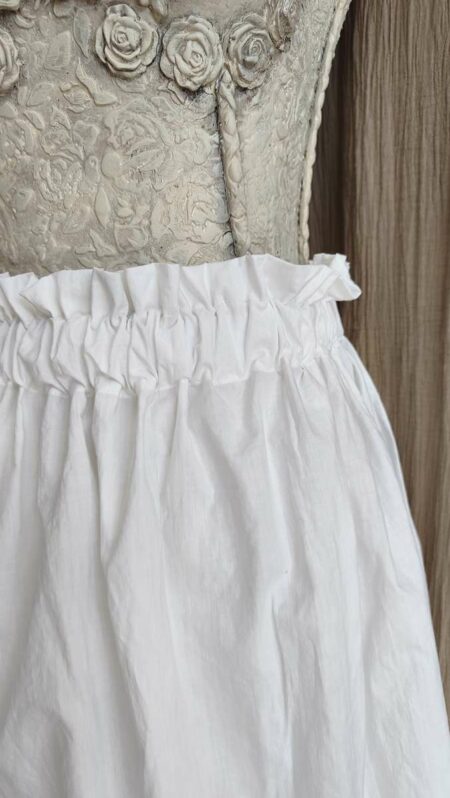 Jupe courte en coton ancien blanc upcyclée Rose & Marie – Taille M/L