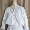 Blouse courte antique en coton blanc upcyclée Rose & Marie – Taille M/L