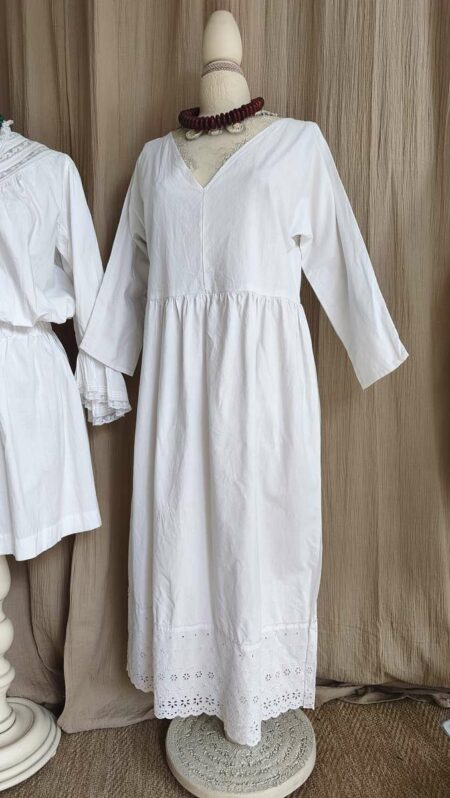 Robe longue en drap ancien et broderie anglaise Rose & Marie – Taille M/L