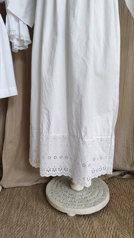 Robe longue en drap ancien et broderie anglaise Rose & Marie – Taille M/L