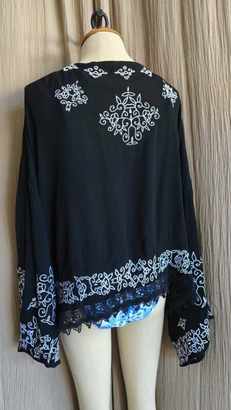 Kimono fluide noir brodé blanc Babacool – Taille 2