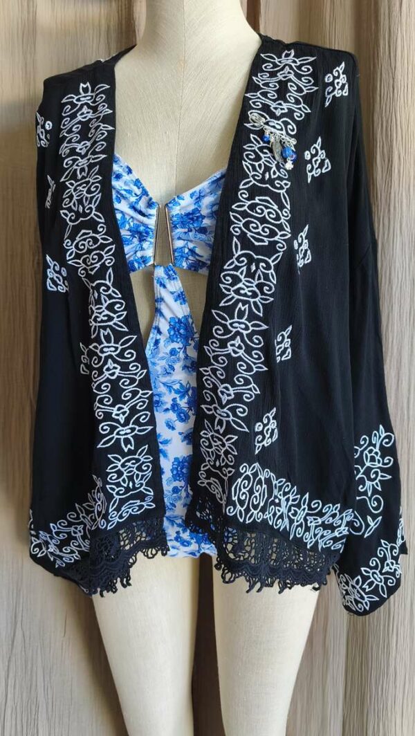 Kimono fluide noir brodé blanc Babacool – Taille 2