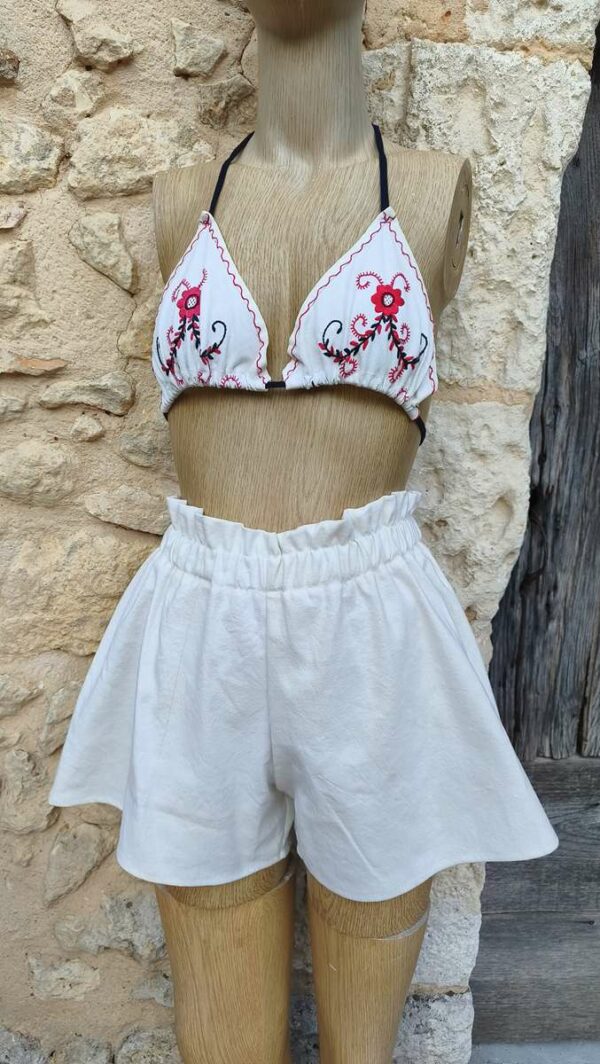 Haut triangle Rose & Marie en napperon ancien brodé – Taille S (36/38)