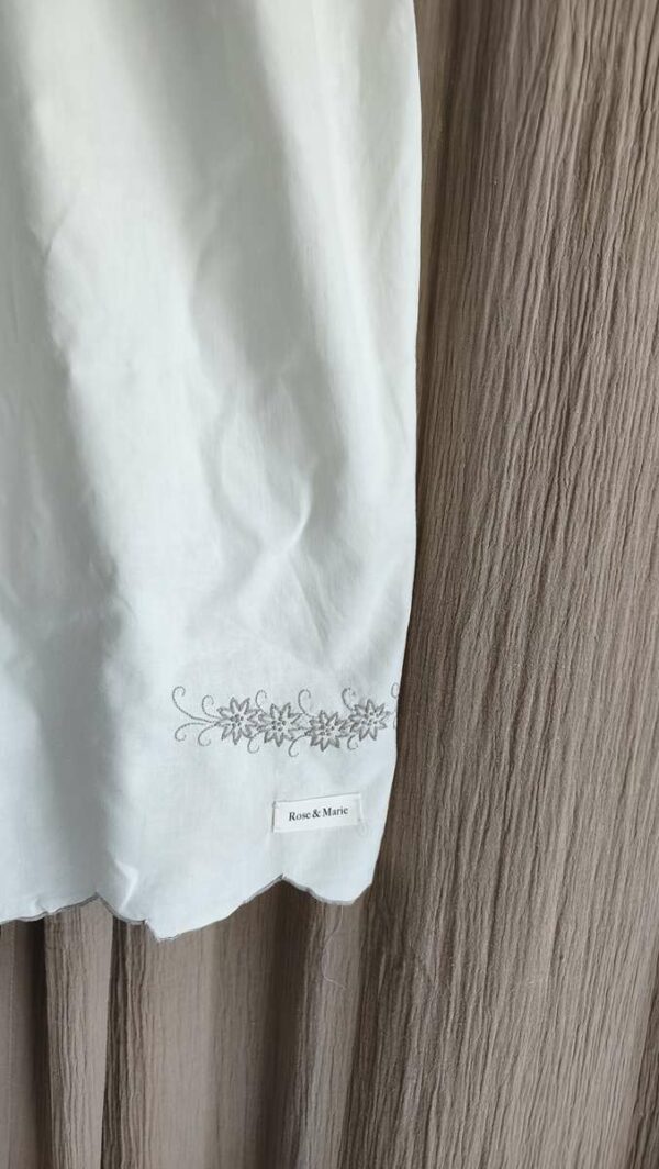 Robe Rose & Marie en nappe brodée ancienne – Taille unique (36 à 42)