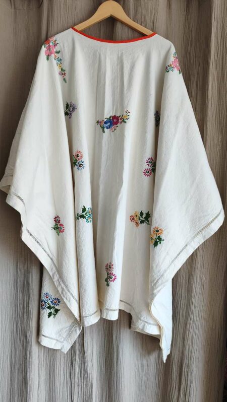 Kaftan Rose & Marie en nappe ancienne brodée – Taille unique