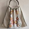 Sac bohème Rose & Marie en nappe ancienne brodée – Anses en bois vintage