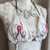 Haut triangle Rose & Marie en napperon ancien brodé – Taille S (36/38)
